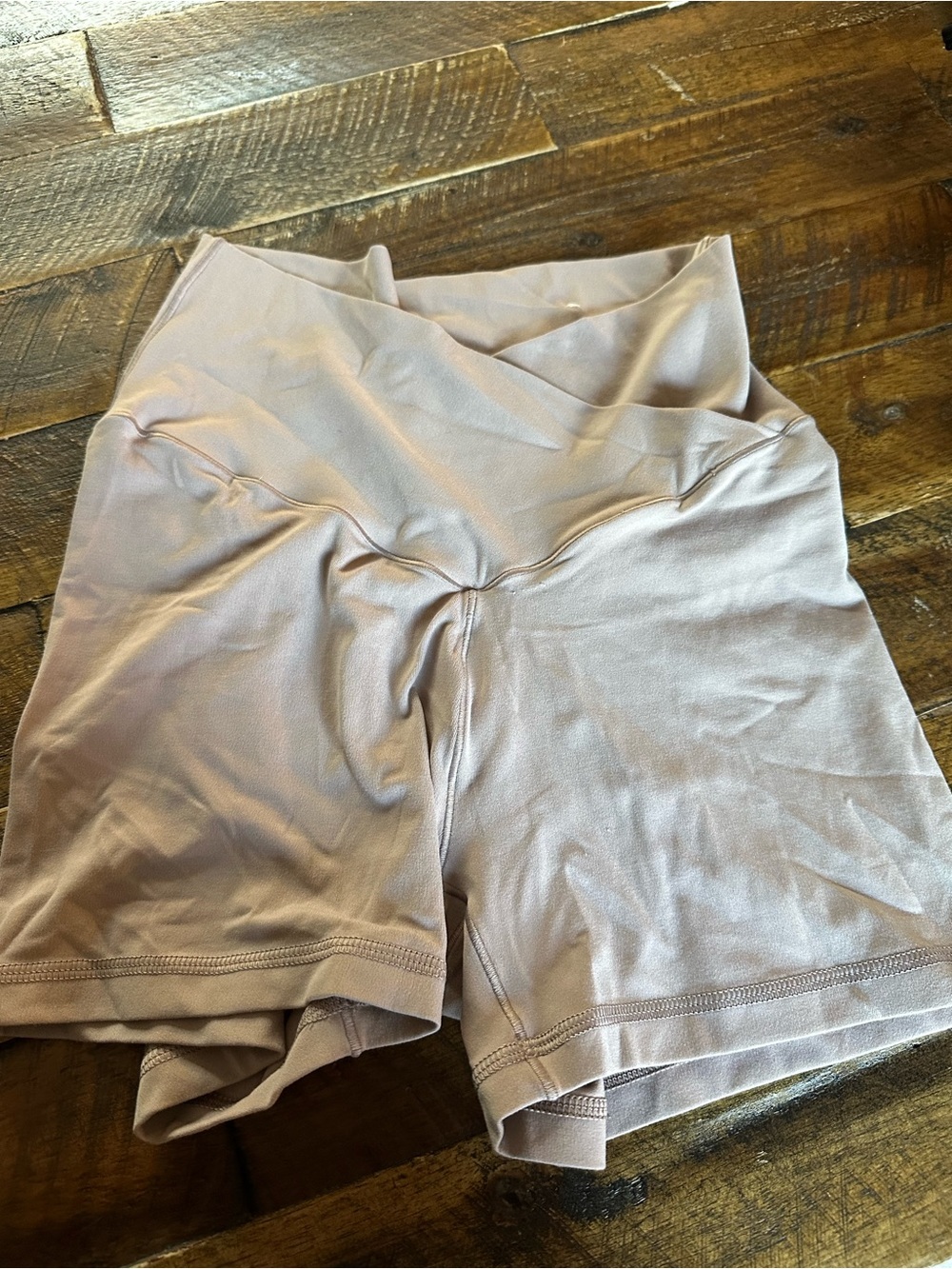 aerie V-Waist Bike Shorts in Mauve